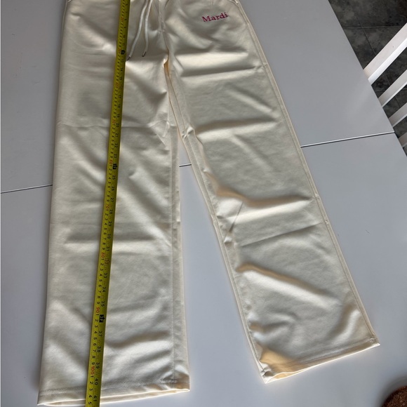 Cream Lounge Set - Picture 10 of 11